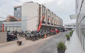 RedLiving Apartemen Mekarwangi Square - Management Lobby A